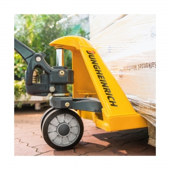 Transpaleta manual 2200kg ancho especial | Jungheinrich | Rueda motriz de poliuretano
