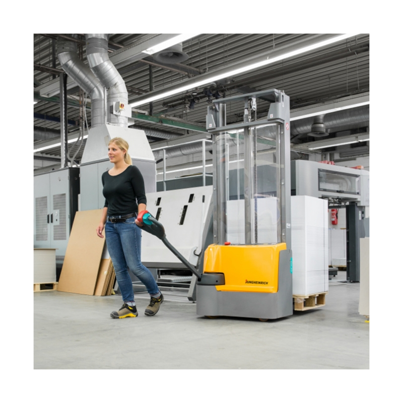 Apilador eléctrico 1000 kg | Doble mástil | Jungheinrich Chile